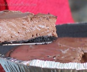 Chocolate Greek Yogurt Pie