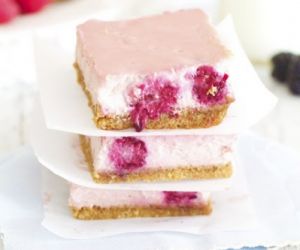 Berry Cheesecake Bars