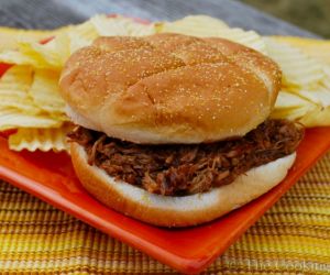 Slow Cooker Pulled Pork Sandwiches