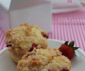 Strawberry Cheesecake Muffins