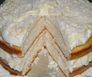 Copycat Olive Garden's Lemon Cream Cake