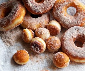 Easy Biscuit Dough Doughnuts