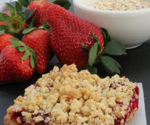 Strawberry Oatmeal Bars