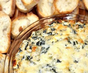 The Best Spinach Artichoke Dip