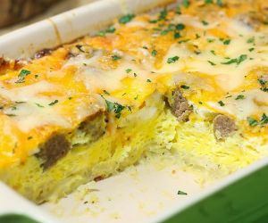 Cheesy Bacon Ranch Breakfast Casserole