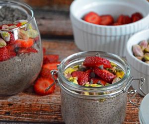 Strawberry Chocolate Roasted Pistachio Chia Seed Pudding