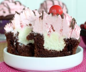 Raspberry Cheesecake Chocolate Cupcakes