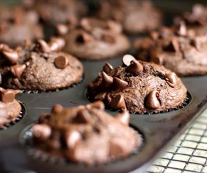 Under 200 Calorie Double Fudge Muffins