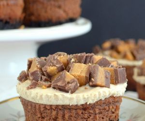 Chocolate Reeses Cheesecake Cupcakes