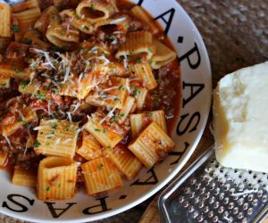 Rigatoni with Meat Sauce