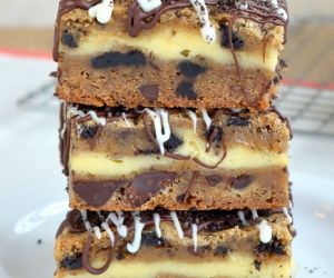 Oreo Chocolate Chip Cheesecake Cookie Bars