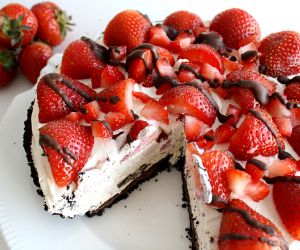 Strawberries & Cream Pie