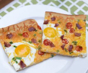 Cheesy Breakfast Pizza