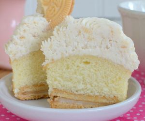 Golden Oreo Vanilla Cupcakes