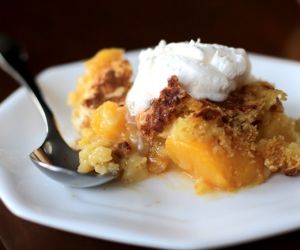 4 Ingredients Easy Peach Cobbler