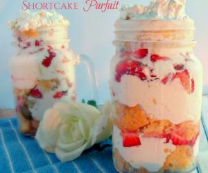 Strawberry Rhubarb Shortcake Parfait