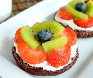 Mini Brownie Fruit Pizzas