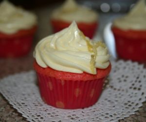 Strawberry Lemonade Cupcakes with Lemon Cream Cheese 