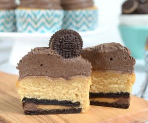 Peanut Butter Oreo Cupcakes