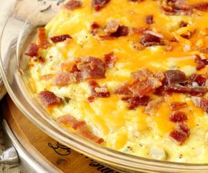 Baked Potato Bacon Egg Breakfast Skillet