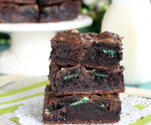 Fudge Mint Gooey Brownie Bars