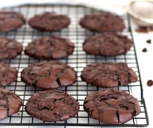 Fudgy Flourless Chocolate Cookies