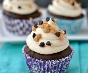 Chocolate Cupcakes with Caramel Toffee Frosting