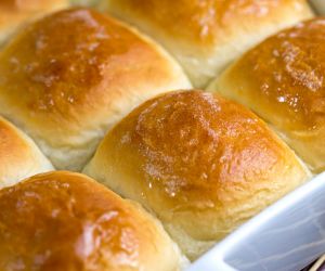 Easy Hawaiian Rolls