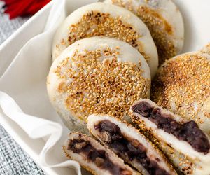 Sticky Rice Cake with Red Bean Paste