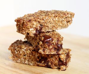 Chewy Chocolate Chip Peanut Butter Granola Bars