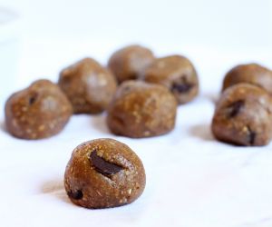 No Bake Chocolate Chip Cookie Dough Bites