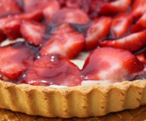 Amaretto Strawberry Cream Glazed Tart