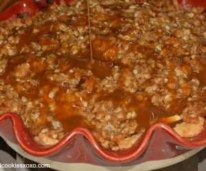 Caramel Apple Crumb Pie