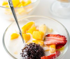 Black Rice with Coconut Milk & Fruits