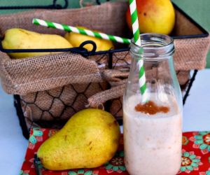 Pear Smoothie with Banana & Cinnamon