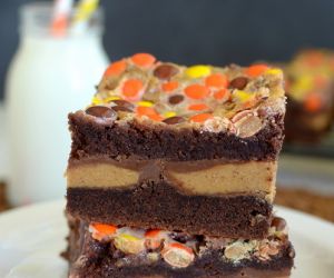 Reeses Gooey Cake Bars