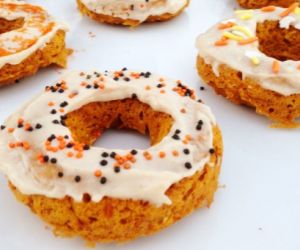 Healthy Pumpkin Spice Doughnuts