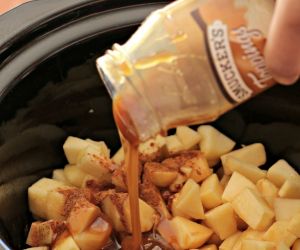 Slow Cooker Caramel Apple Pie Dip
