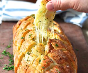 Cheese Garlic Crack Pull Apart Bread