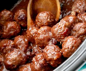 Slow Cooker Sweet & Spicy Cranberry Meatballs