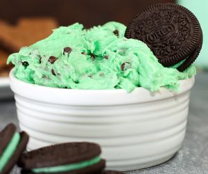 Simple 5 Minute Mint Chocolate Chip Cookie Dough Dip