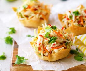 Thai Chicken Salad Wonton Cups