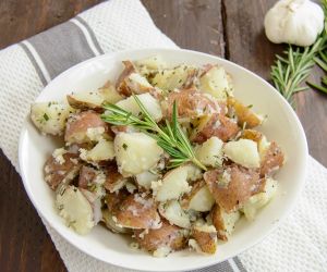 Vegan Garlic Rosemary Potatoes