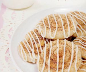 Cinnamon Roll Shortbread Cookies