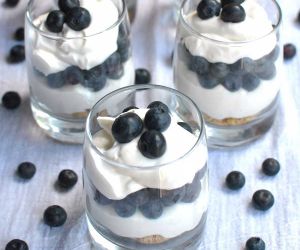 No Bake Blueberry Cheesecake Parfaits