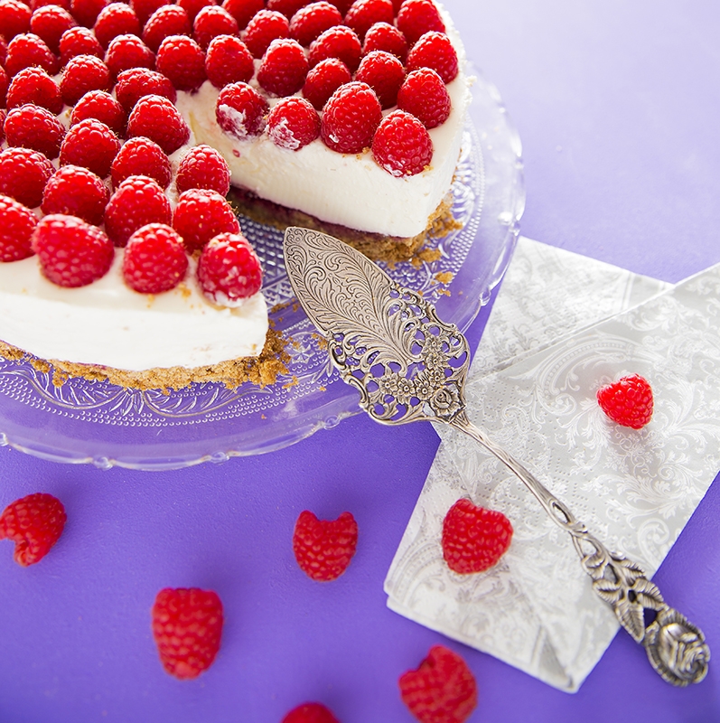 Raspberry yoghurt cake