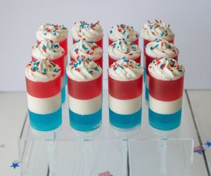 Patriotic jello and cream pushpops