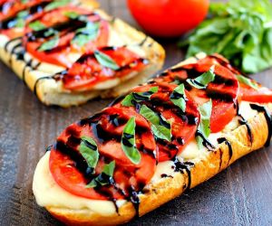 Toasted Caprese Garlic Bread