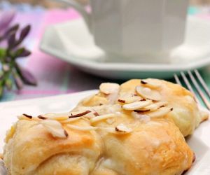 Lemon Cream Cheese Crescent Rolls