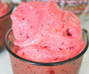 5 Minutes Dairy free ice cream with frozen fruit